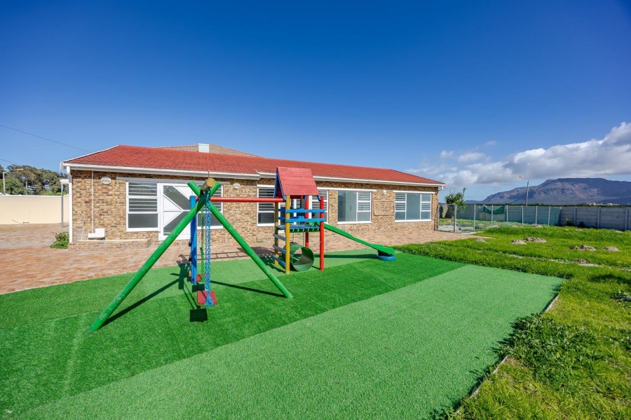 4 Bedroom Property for Sale in Zeekoevlei Western Cape